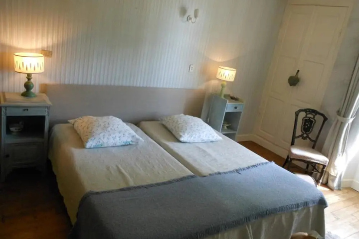 Room 2 of 9