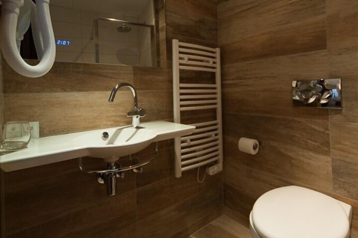 Room 30 of 52