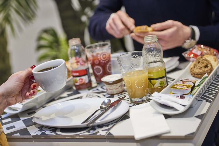 Breakfast/Coffee Service 36 of 42