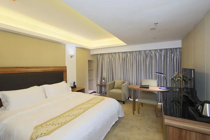 Room 8 of 9