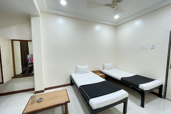 Room 2 of 8