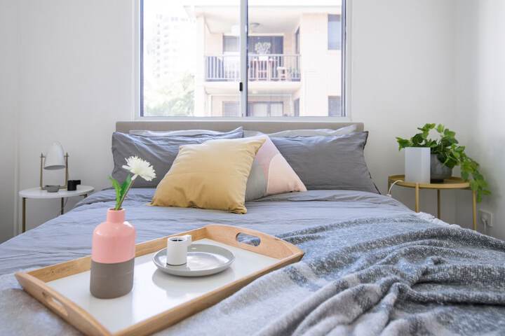 Modern Beach Pad 150metres walk to the beach