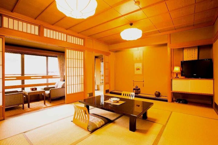 Room 7 of 16