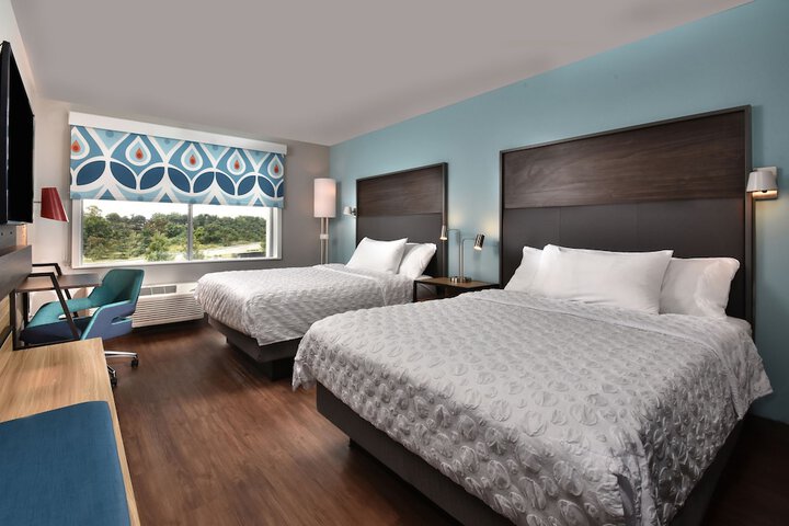 2 Queen Beds (5 of 8)