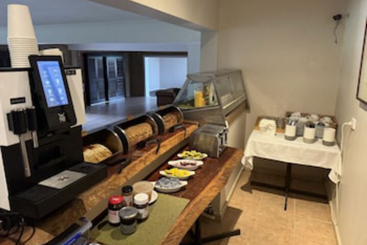 Breakfast/Coffee Service 94 of 123