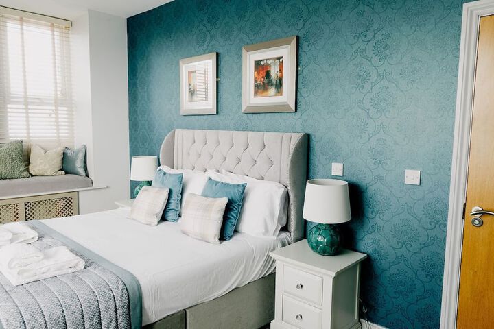 Room 102 of 164