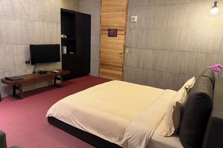 Room 18 of 47