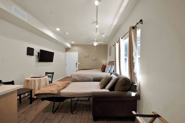 Room 52 of 172