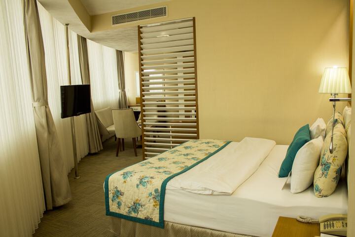 Room 10 of 38