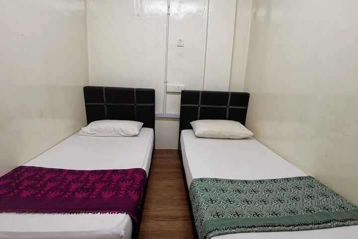 Room 33 of 96