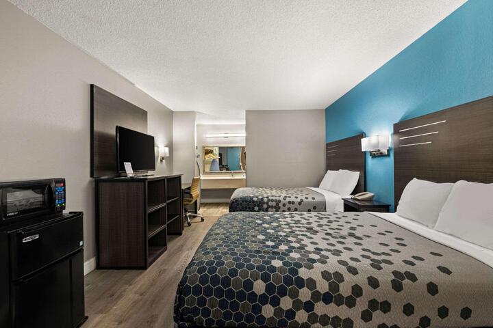 2 Double Beds (7 of 8)
