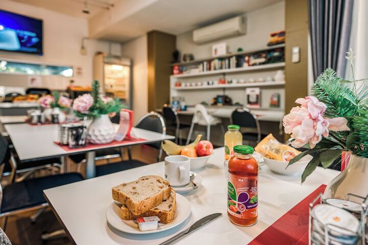 Breakfast/Coffee Service 98 of 132