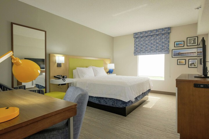 1 King Bed (4 of 36)