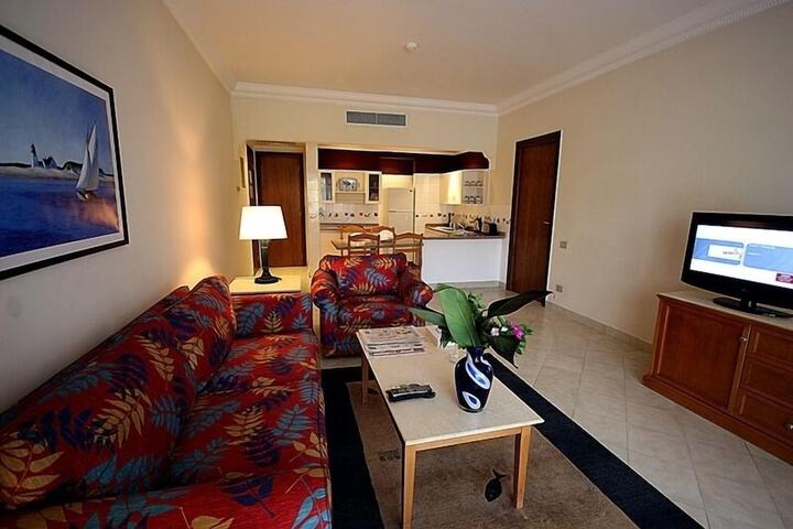 Room 9 of 25