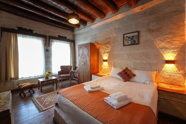 Room 8 of 140