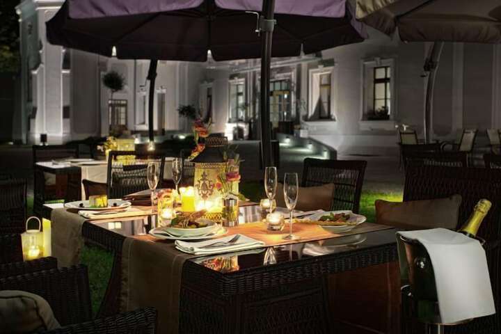Dining 49 of 57