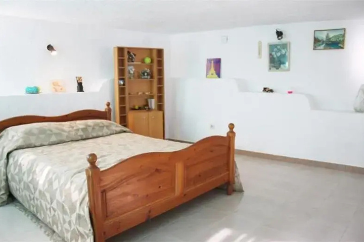 Room 4 of 5