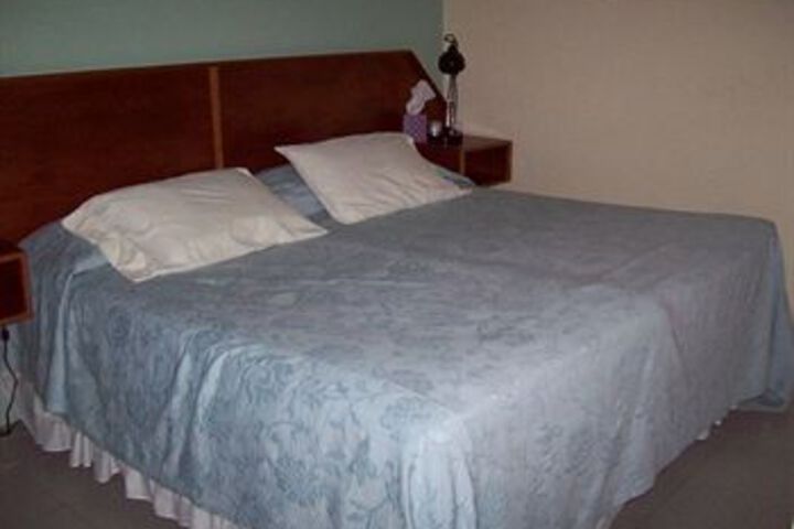 Room 8 of 40