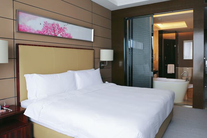 Room 27 of 95