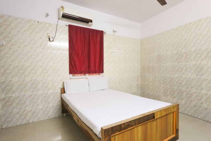 Room 9 of 14