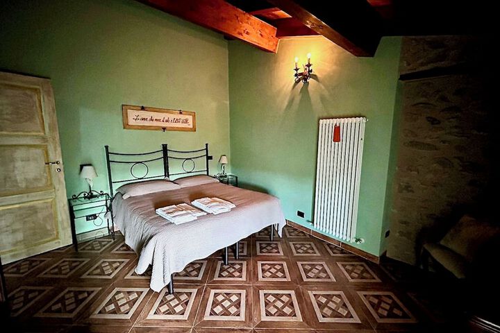 Room 2 of 23