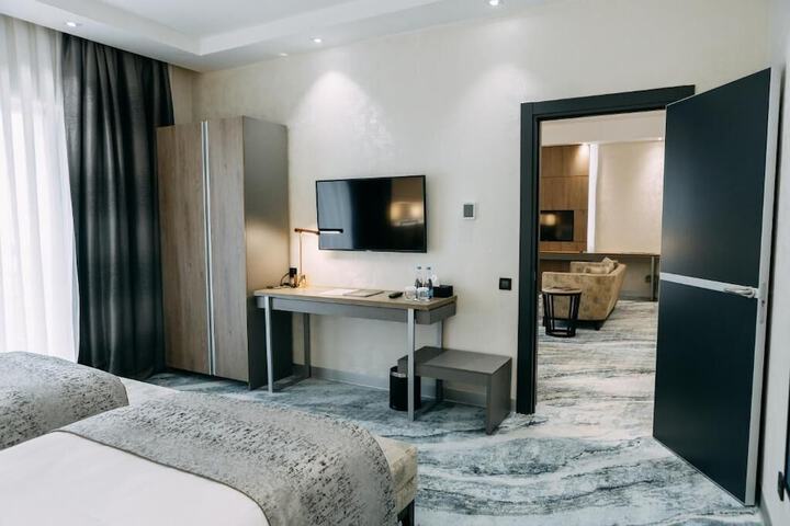 Room 10 of 25