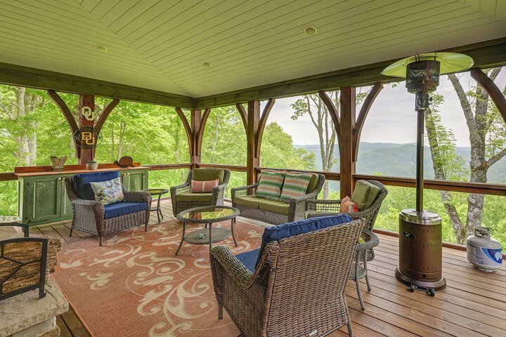 On 22 Acres: Cullowhee Craftsman Home w / Mtn Views