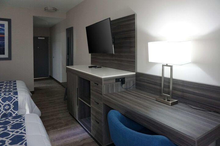 2 Double Beds (13 of 18)