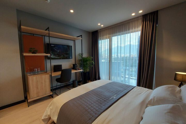 Room 12 of 101