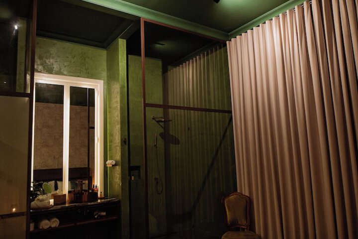 Room 3 of 37