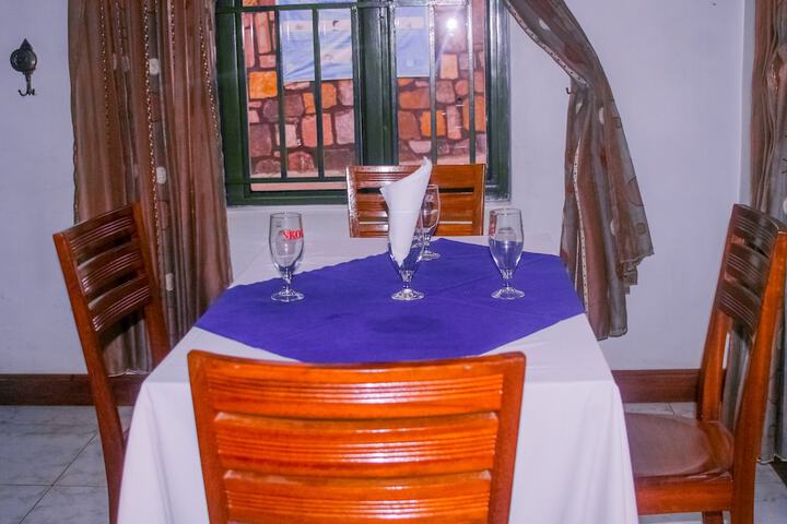 Room 5 of 11