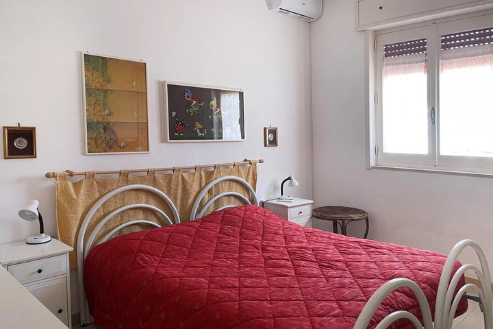 Room 4 of 13