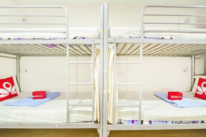 Room 6 of 28