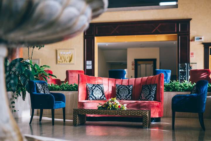 Entrance & Lobby