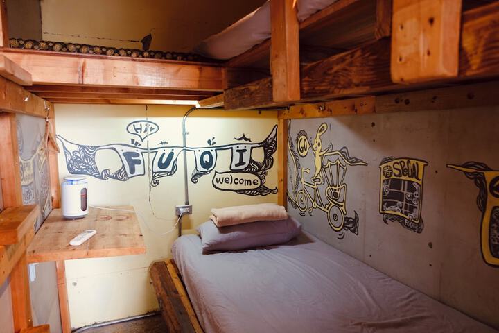 Room 21 of 42