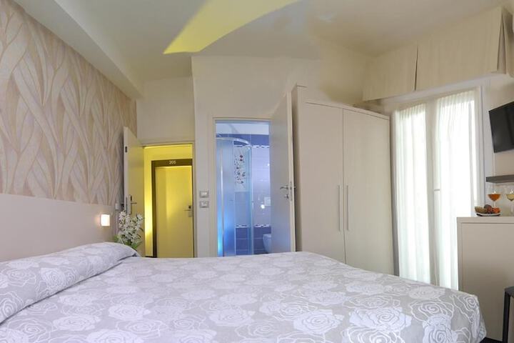 Room 11 of 64