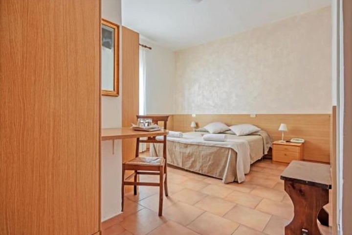 Room 17 of 61