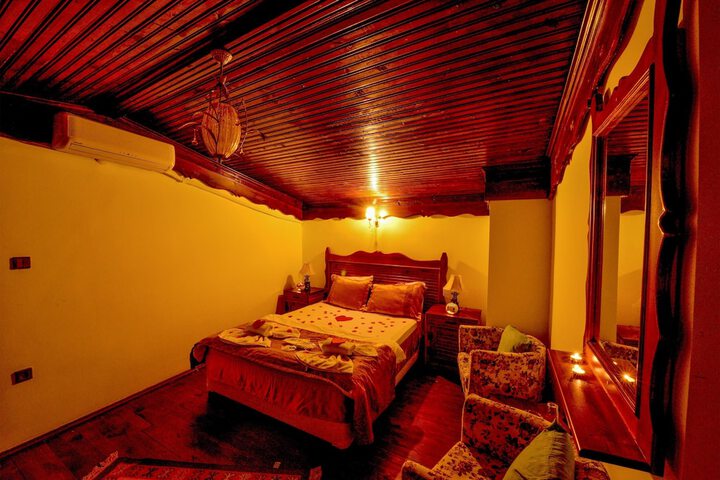 Room 24 of 90