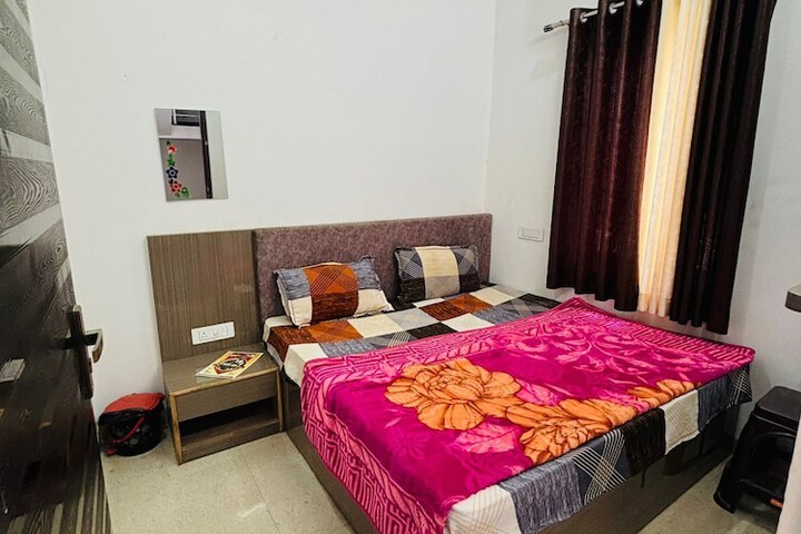 Room 6 of 24