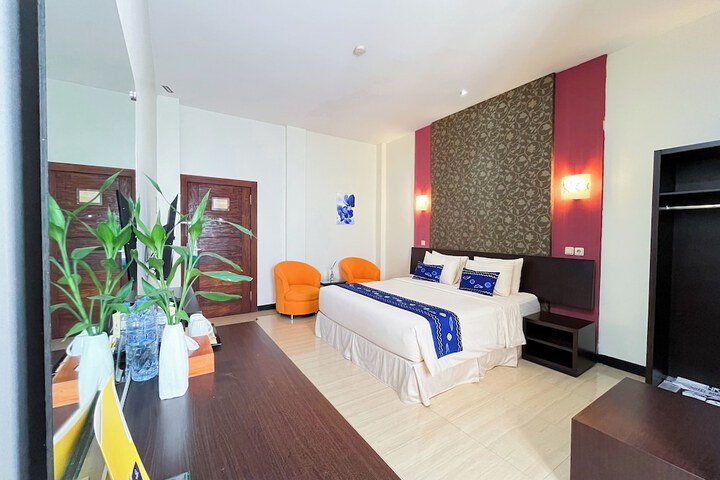 Room 13 of 33