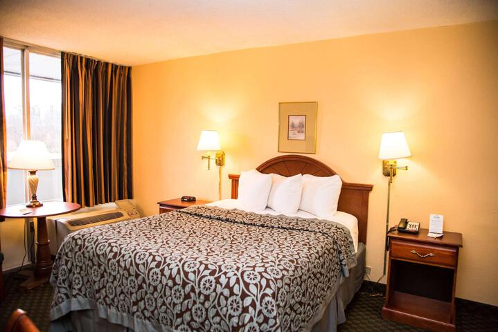 2 Queen Beds (12 of 12)