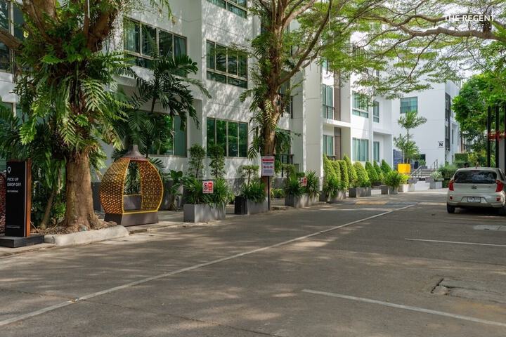 Hotel Exterior 55 of 64