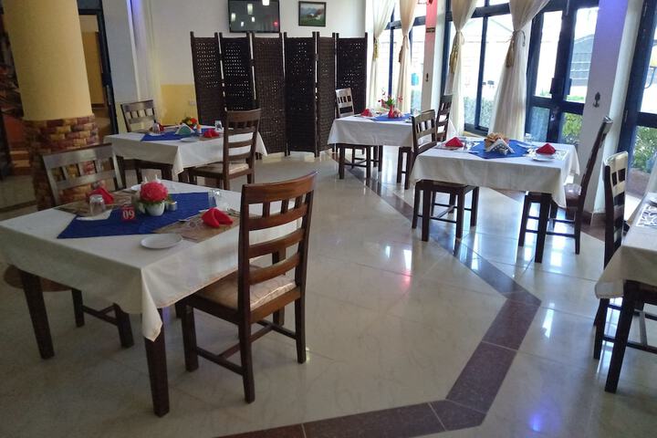 Dining 13 of 22