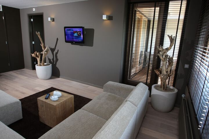 Room 15 of 68