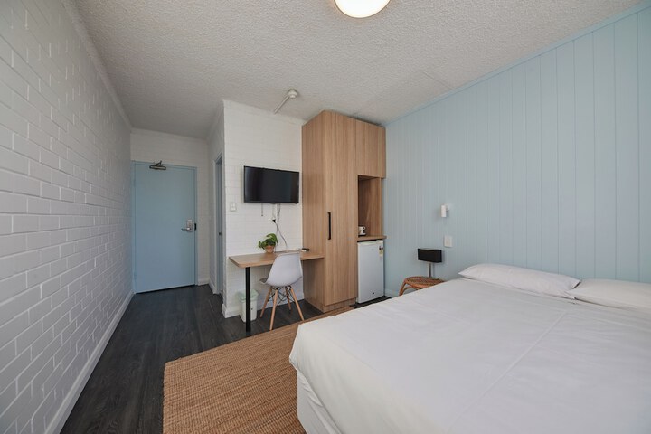 Room 5 of 44
