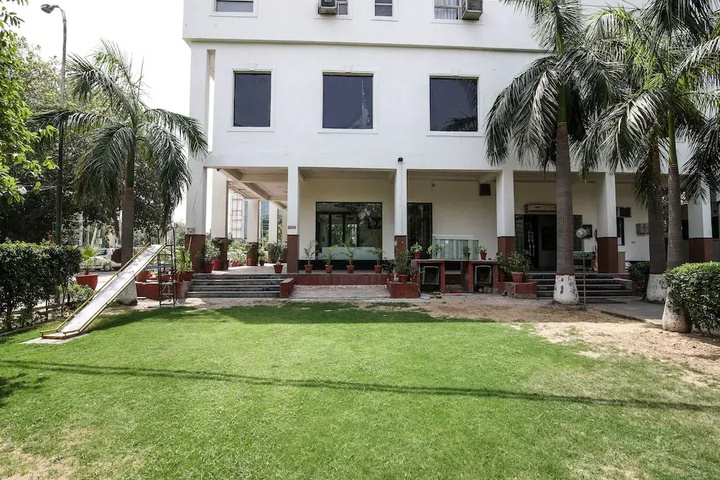 Oyo 14845 Ddr Residency
