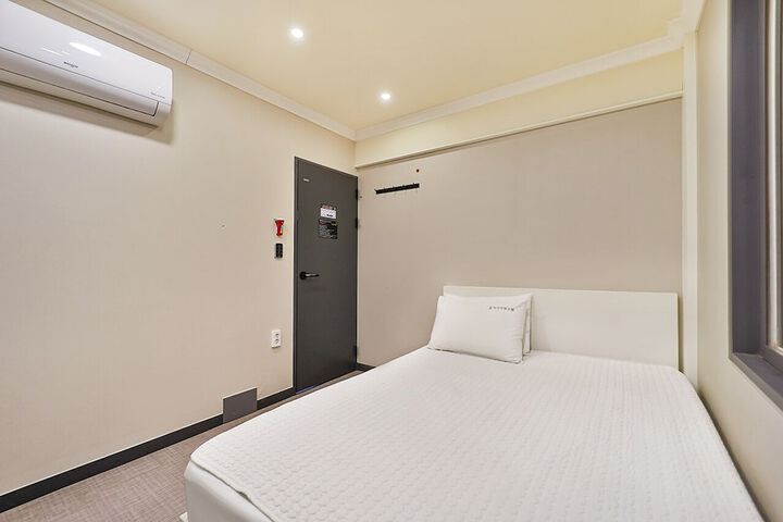 Room 11 of 53