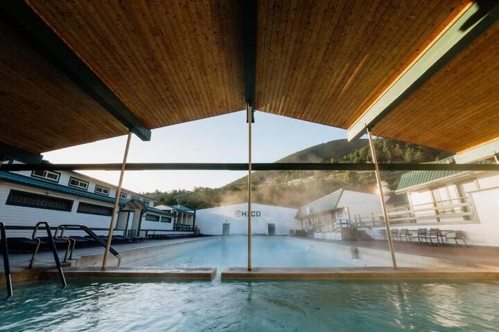 Pool 20 of 50