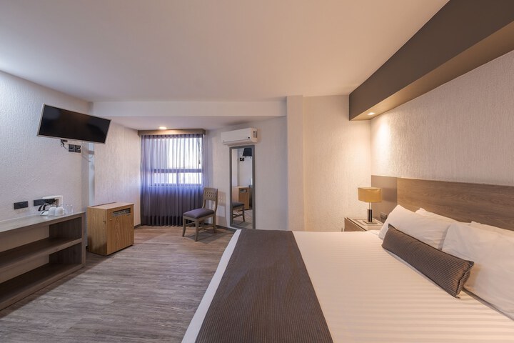 Room 10 of 90