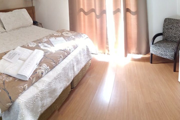 Room 8 of 16